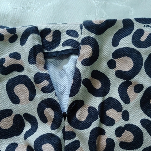 LOVE Moschino Leopard Print Pants, size 6 - Picture 12 of 15